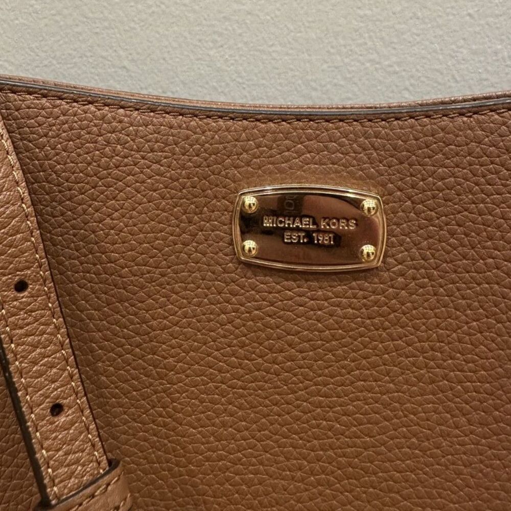Michael Kors Camel Brown Pebbled Leather Crossbody Purse Handbag EUC! - Picture 4 of 16